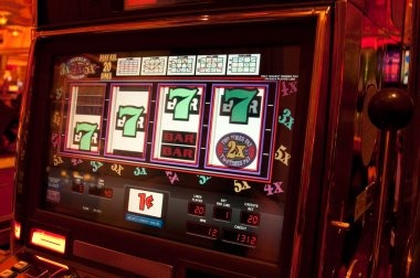 Live dealer broadcast and spin animation